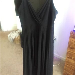 Black pleated dress. Midi dress. Pleated dress